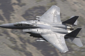 baricadat intr o prapastie cum a fost salvat aviatorul american disparut vineri in iran detaliile cunoscute ale operatiunii 69d207407a6aa