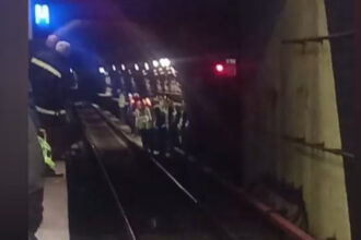 circulatia metroului blocata pe magistrala 4 o bucata din tavanul galeriei s a prabusit peste sine 69e8f2e7e00ee