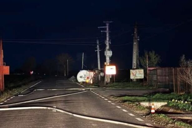 cisterna cu gpl rasturnata in prahova peste 70 de persoane au fost evacuate iar traficul pe dn 1d a fost oprit 69d16b83be7c9
