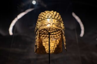 coiful de aur de la cotofenesti furat in olanda si doua bratari dacice pot fi vazute de public numai zece zile 69e7450f28a34