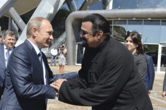 de pe platourile de filmare in dosare penale ucraina il mentioneaza pe steven seagal intr un caz de contrabanda care sunt acuzatiile 69f0d874a0425