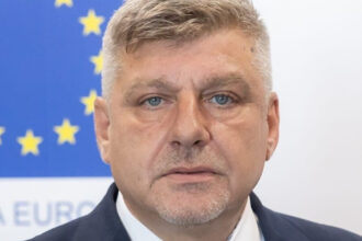 dragos adrian iorga fost director in ministerul proiectelor europene condamnat la inchisoare pentru ca cerea taxa subordonatilor 69e10664d5edd