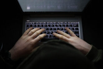 eurodeputatii cer masuri mai dure pentru hartuirea online in contextul in care unul din sase adolescenti este victima a abuzurilor 69f354b868e63
