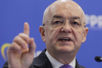 exclusiv emil boc spune ca retragerea sustinerii de catre psd e o greseala istorica cu consecinte grele alternativa este haosul sau dezastrul 69e8b01e6c3ff