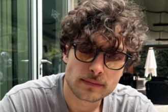 fiul lui ilie dumitrescu condamnat cu suspendare pentru fuga de la locul unui accident auto interdictia impusa de instanta 69e6500556814