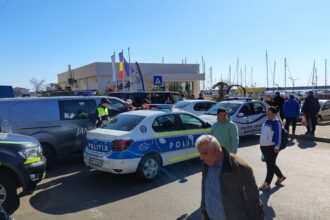 foto actiune de amploare in oborul din mangalia politisti jandarmi si inspectori de la protectia consumatorilor printre comercianti 69edea996edd9
