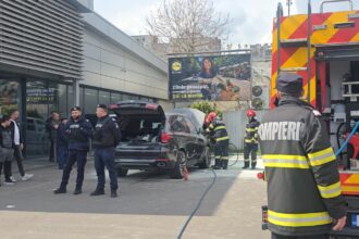 foto video alerta pe strada soveja un autoturism a luat foc 69e881726cdbd