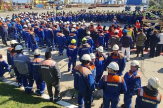 foto ziua 10 a protestului angajatilor damen shipyards mangalia sa primele zambete pe chipurile greu incercate vom lupta pentru drepturile noastre si noi toti vom tine acest santier in viata 69ccffe8bbbfd