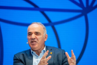 garry kasparov atac la donald trump cea mai mare greseala a lui este separarea iranului de ucraina costul politic al confuziei 69e9bed6b0ee4
