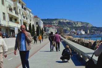 in timp ce noi facem circ si drame pe litoral bulgarii isi vad linistiti de turism prognozeaza performante si incasari mai mari 69dcfe5fb0380