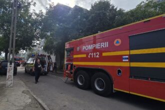 incendiu in cartierul cet din constanta interventie de urgenta aproape de clubul de vara al pensionarilor 40 de persoane s au autoevacuat 5 au fost scoase de pompieri 69d4d72489212