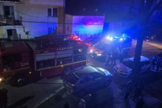 incendiu puternic intr un bloc din sighetu marmatiei peste 80 de oameni evacuati 69d6065ebfe1a