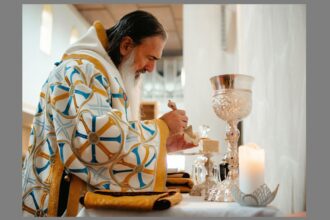 ips teodosie pastorala la praznicul invierii domnului este o noapte in care lumina nu vine de la astri ci din adancul mormantului care a devenit izvor de viata 69da636477037