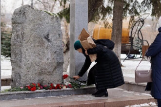 locuitorii unui oras din rusia s au trezit intr o dimineata ca le a disparut un monument patru tari europene au reactionat imediat 69eaed282abfb