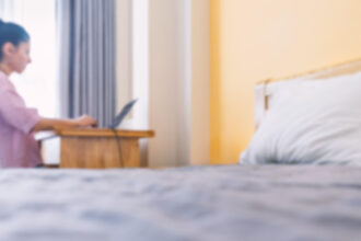 mentalitatea pijamalelor e periculoasa cum poate singuratatea muncii de acasa sa afecteze sanatatea mintala 69e4709fc72f0