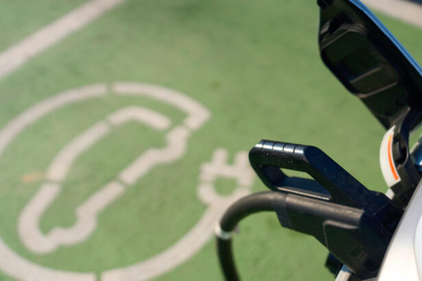 ministrul transporturilor am semnat contracte cu sri sts si spp pentru vehicule electrice si statii de incarcare 69d7eb8db2d89