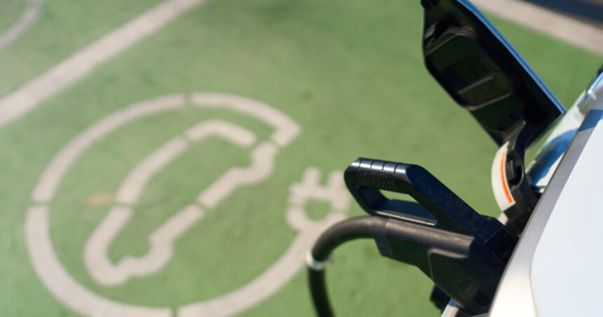 ministrul transporturilor am semnat contracte cu sri sts si spp pentru vehicule electrice si statii de incarcare 69d7eb8db2d89