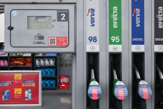 neincredere in europa privind sfarsitul crizei energetice polonia nu renunta la plafonarea preturilor la combustibili 69e21fbda1933