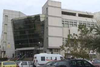 om luat cu forta si legat cu un lant de gat intr o anexa cazul a reintrat in atentia judecatorilor 69f1436f49b5e