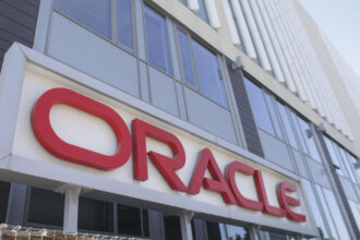 oracle a inceput un nou val de concedieri in timp ce compania face investitii masive in inteligenta artificiala 69ccbca573128