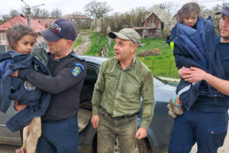 padurarul care le a salvat pe cele doua fetite disparute in mures premiat de romsilva aurel frandes a primit o diploma si bani 69cd07d85598d