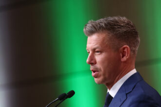 peter magyar spune ca nu il va suna pe donald trump cum vede liderul tisza relatiile cu sua 69dd2e283e62f