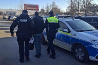 politist lovit cu pumnul de un tanar de 21 de ani dupa ce i s a cerut sa dea muzica mai incet 69dd22763441f