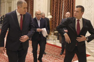 presa internationala relateaza despre criza politica din romania psd se aliaza cu extrema dreapta punand in pericol finantarea tarii 69ef8a6627e3d