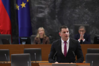 presedintele parlamentului dintr o tara ue propune un referendum pentru iesirea din nato planuieste o vizita la moscova 69de322c1ed7d