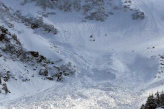 risc insemnat de avalanse cotat cu 3 din 5 in mai multe zone montane 69d15b25074de