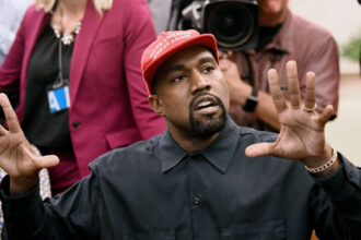 scandal in uk apel pentru interzicerea prezentei lui kanye west pe teritoriul britanic sponsorii se retrag de la festivalul wireless 69d41dd271700