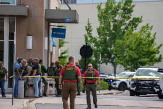 schimb de focuri intre doua grupuri intr un mall din sua un om a murit si 5 au fost raniti alte 5 persoane au fost arestate 69eb5da45c119