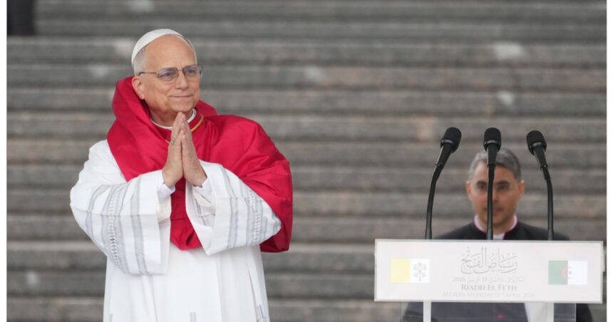 schimbul de replici dintre donald trump si papa leon continua ce mesaj transmite suveranul pontif 69dfdb8882c59