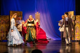 se fac pregatiri pentru reprezentatii noi la teatrul pentru copii si tineret calutul de mare constanta 69eb602ea0354