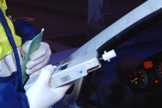 sofer arestat dupa ce a condus fara permis si cu peste 2 la mie alcool in sange 69f3b8ec817fb