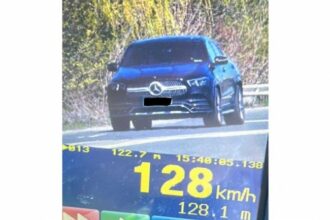 sofer prins cu 128 km h intre lumina si navodari a ramas fara permis pentru 120 de zile 69e275f273018