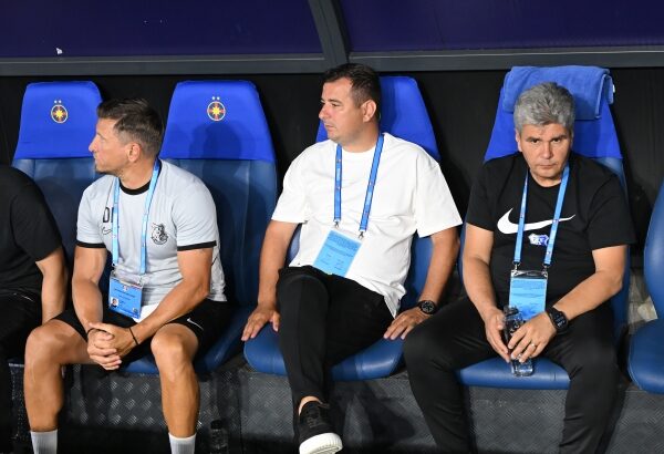 solutie din interior la farul ianis zicu pleaca dar nu vine ioan ovidiu sabau 69dd4bf967221