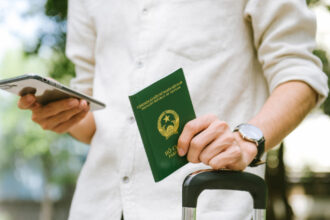 sotii traditionale si fenomenul passport bros de ce tot mai multi barbati din occident isi cauta partenere de viata in tari straine 69ed973430cc1