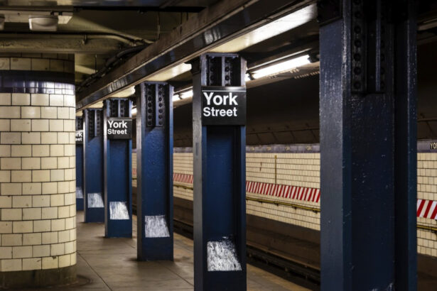 sua politia a impuscat mortal un barbat care a injunghiat trei persoane la metroul din new york 69da91f881a86