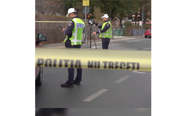 un copil de cinci ani nesupravegheat a fost lovit de un autoturism pe bulevardul aurel vlaicu 69d001b80906b