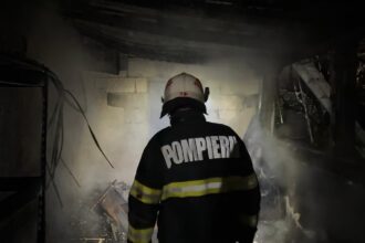 update 11 casute de vacanta au luat foc fortele de interventie au fost suplimentate s a emis mesaj ro alert 69edd90f9e758
