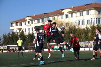 victorii pe linie pentru liderele celor trei serii din liga a v a in etapa de duminica 69d4dd93c7ec9