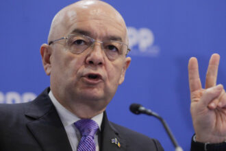 video emil boc mesaj pentru psd si opozitie partidele care vor vota o motiune de cenzura sa puna noul guvern 69e72d60ac825