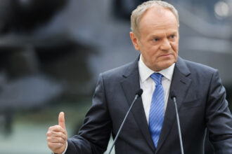 video lumea nu este condamnata sa aiba guverne corupte si autoritare subliniaza donald tusk dupa infrangerea lui viktor orban 69dcdd298cf64