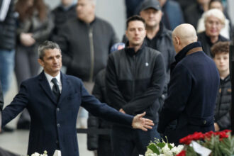 video razvan lucescu cuvant emotionant in biserica inainte de inmormantarea tatalui sau a fost un luptator a invins a pierdut 69d940ba92f18