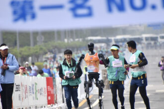 video semimaraton inedit la beijing un robot a depasit recordul mondial uman 69e4a68d04a82