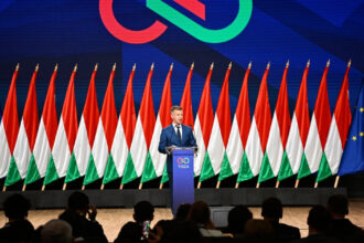 video vom modifica constitutia si vom include in ea faptul ca prim ministrul poate exercita functia doar doua mandate anunta peter magyar 69dcf5d6e5d7c