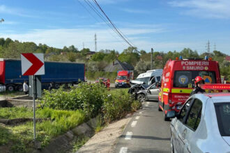 videofoto accident in maramures intre o masina si un microbuz 13 persoane au fost implicate din care 10 au ajuns la spital 69f05d5c4b199