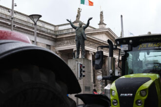 videofoto haos in a patra zi de proteste fata de preturile la combustibil in irlanda manifestatii si in norvegia tara producatoare de petrol 69d93d0770567