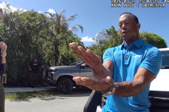 videofoto tiger woods la telefon cu donald trump dupa accident surprins de camera politiei 69cf60ea0f967